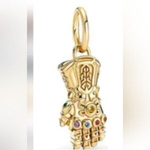 Marvel infinity gauntlet charm